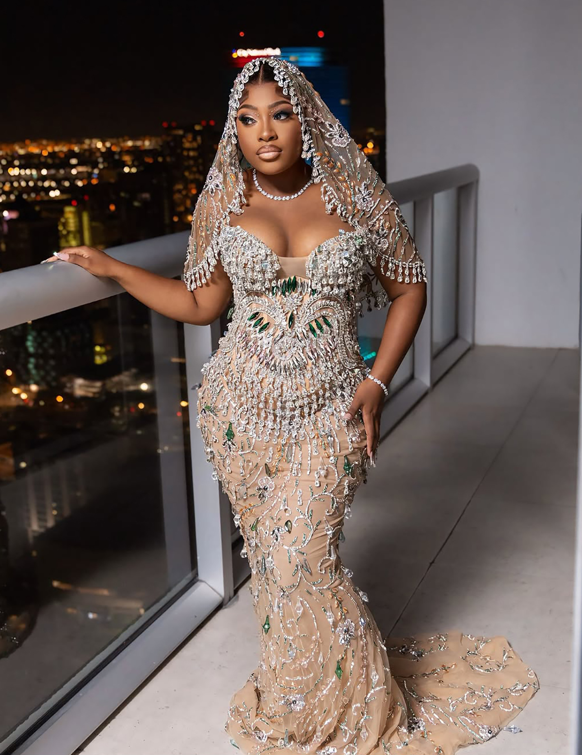 Elegant Crystal Beaded Wedding Dresses Strapless Bridal Gowns Illusion Rhinestone Tassel Sleeveless Customized Bride Sweep Train Vestidos De Novia