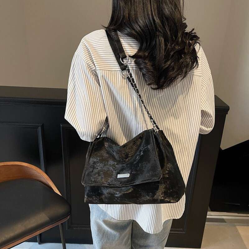 Minimalist Texture Underarm 2025 New Women's Fashion Large Capacity Crossbody Stylish Versatile Shoulder Bag