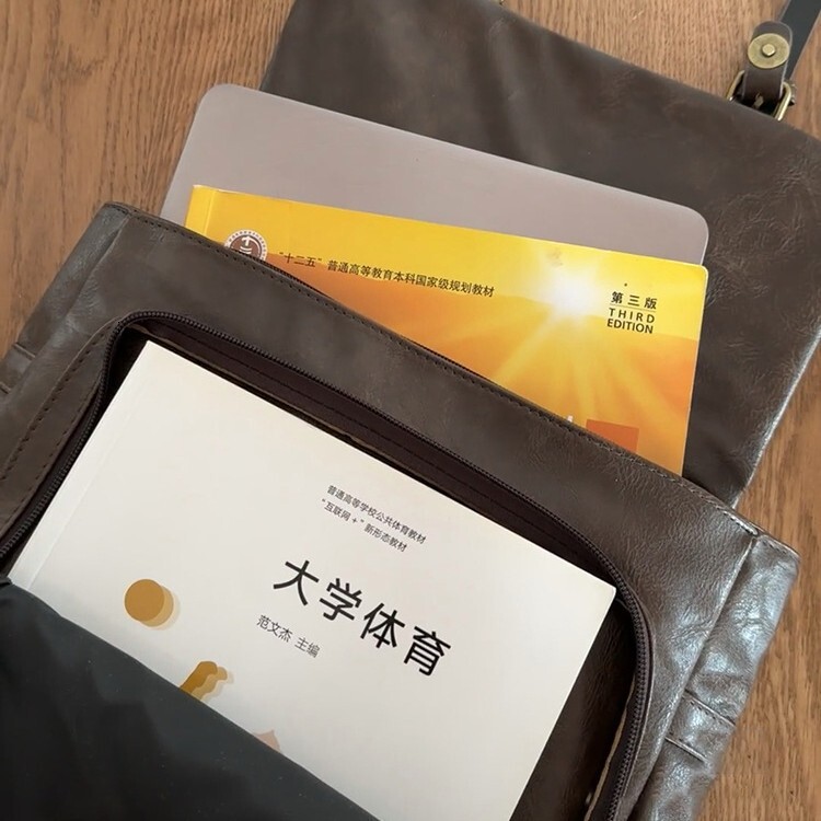 designer Korean Fashion Retro Backpack Large Capacity Laptop Bag Backpack for Female College Students Simple Commuter School Bag