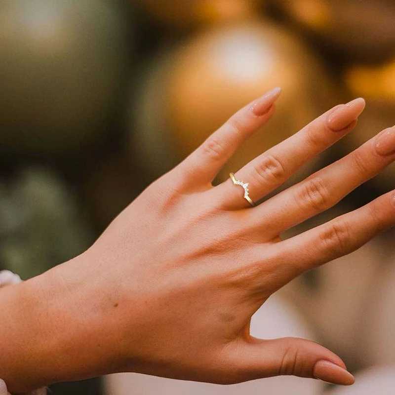 Trumium V Shaped Women Ring Crown Couple Rings Engagement Wedding Designer Copper Jewelry Anniversary Gifts Trendy Fashion W250606