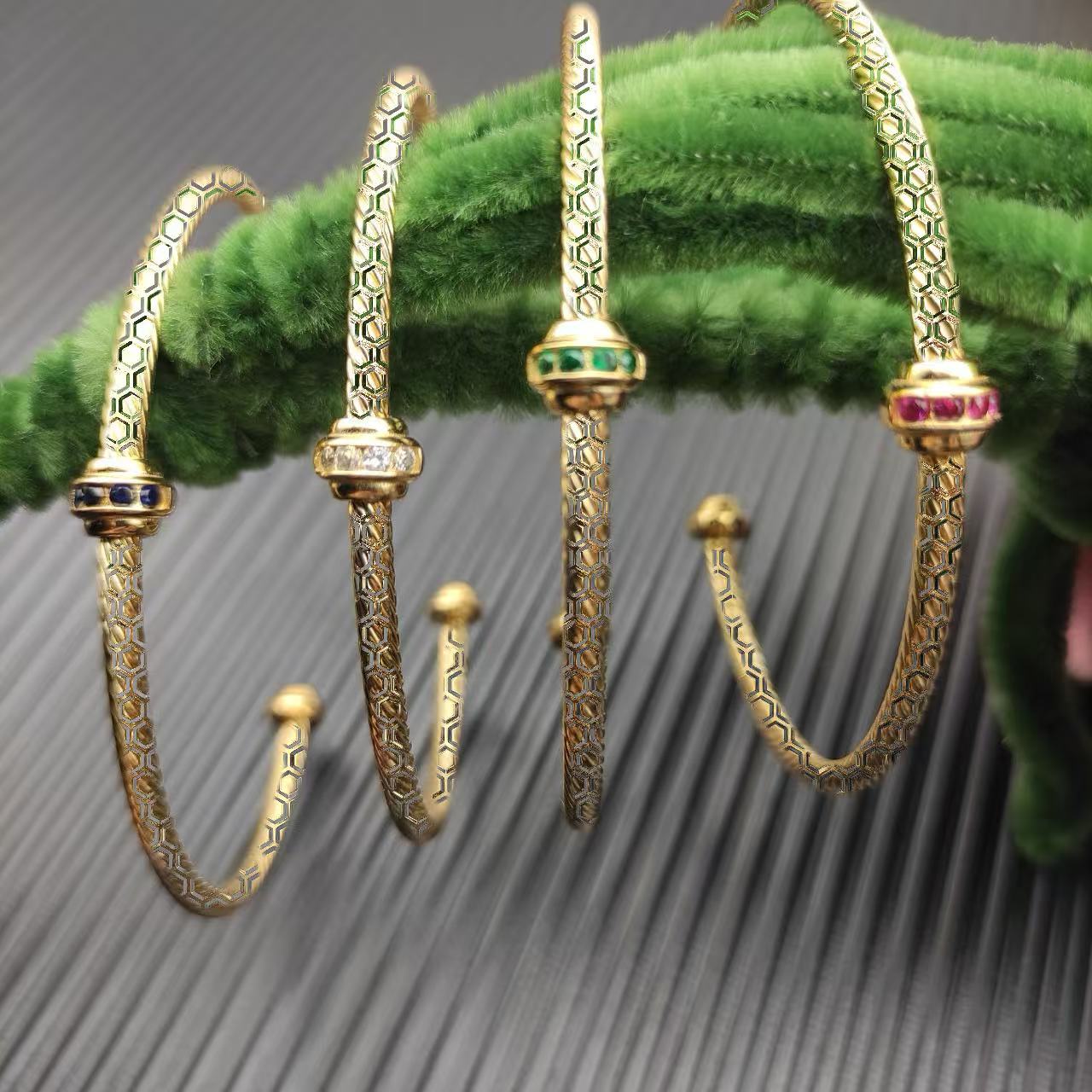 Classic Retro Designer Bracelet Titanium Steel Jewelry Women's K Gold Bracelet Designer Punk Accessories Designer Jewelry 4mm 5mm Different Sizes Open Bracelet