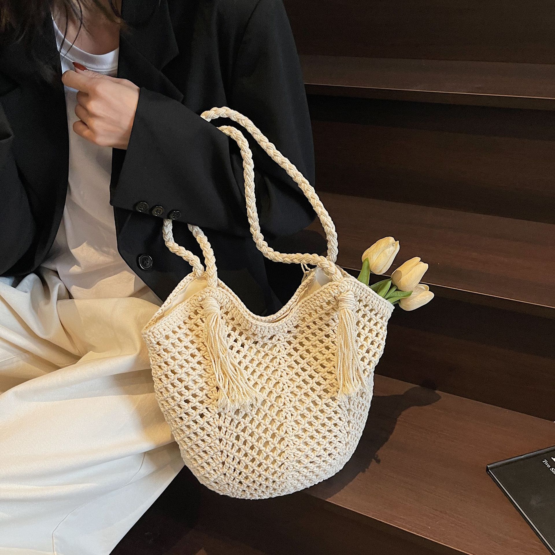 designer Large Capacity Cotton Woven Bag 2025 New Hollow Out Straw Bag Lazy Style Shoulder Bag Vacation Beach Bag Women's Bag