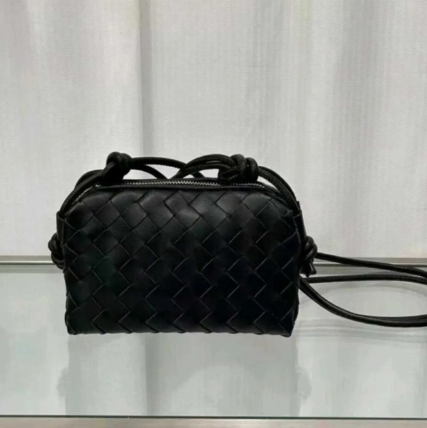 2025 New s purses handmade woven sheepskin mini loop camera crossbody shoulder small square womens Bag usa website