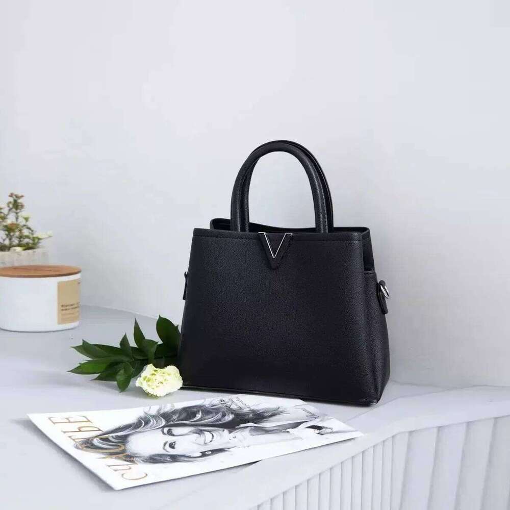 Fashionable Women's Shoulder Handbag Crossbody Bag Russian Style Street Fashion Large Capacity Trendy Purse