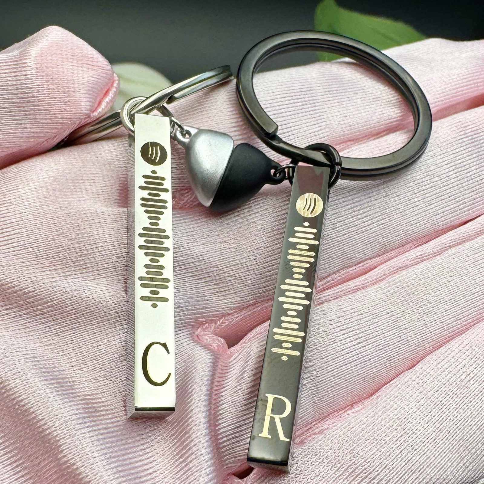 2pcs/set Personalized Music Code Keychain for Couple Friends Stainless Steel Custom Laser Engrave Letter Couple Keychain Gifts 250530