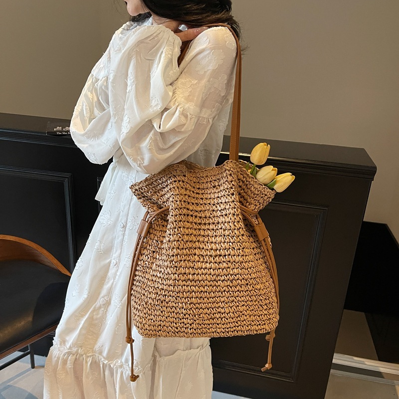 designer Casual Large Capacity Single Shoulder Straw Bag New Drawstring Handheld Straw Bag Woven Bag Vacation Beach Bag Versatile Women's Bag