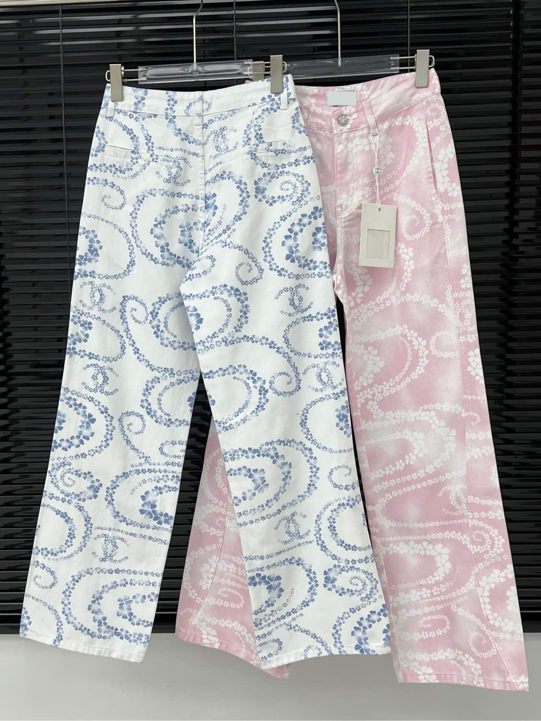 Chic Contemporary Ladies Skinny Fit Jeans by Renowned Brands L250724