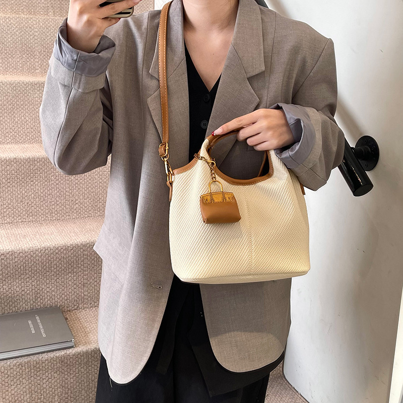 designer Vintage Niche Handbag for Women 2025 New Trend High-end Commuter Large Capacity Shoulder Crossbody Bag Mother Bag