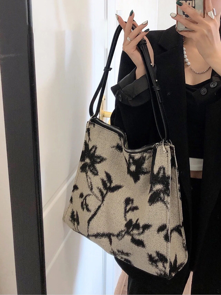 designer 2025 New Niche Jacquard Canvas Bag Large Capacity Bag for Women Crossbody Underarm Bag High-end Single Shoulder Tote Bag