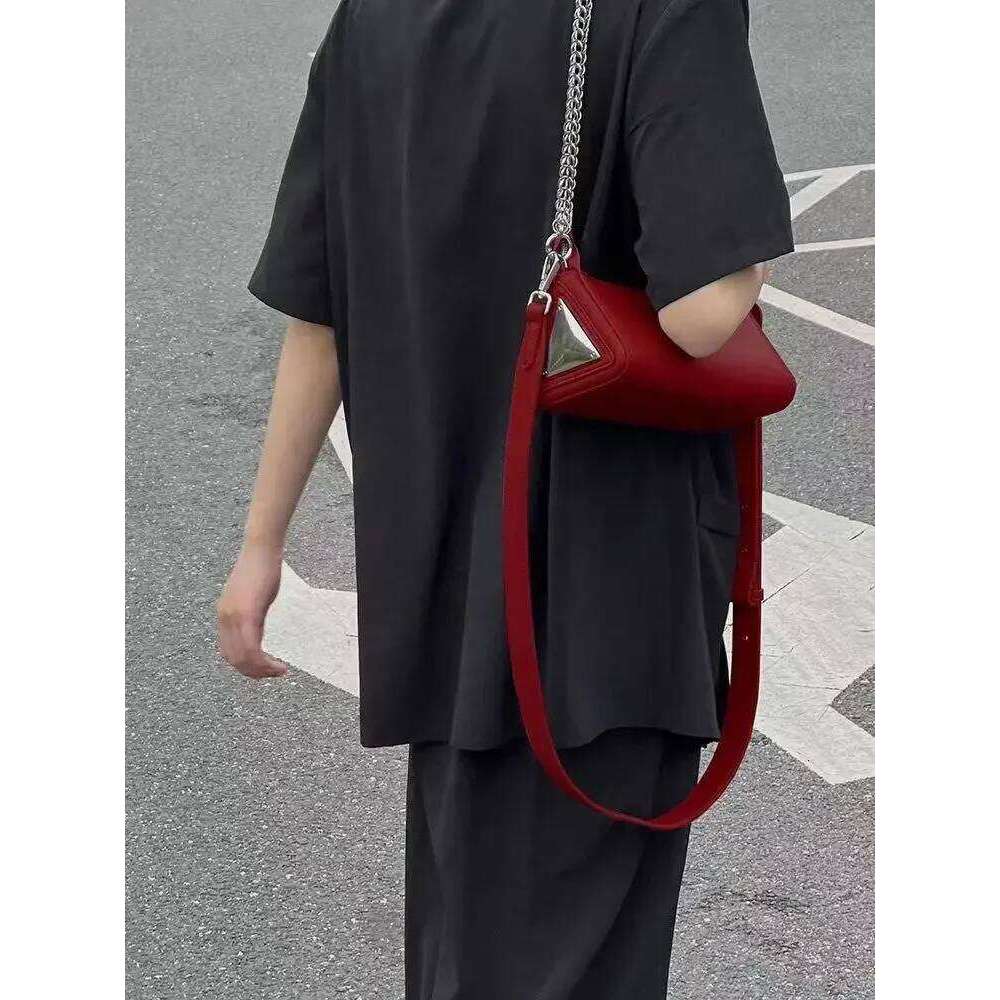 Women Chains PU Fashion New Triangle Casual Purses And Handbags Crossbody Shoulder Bag Euro-America Style