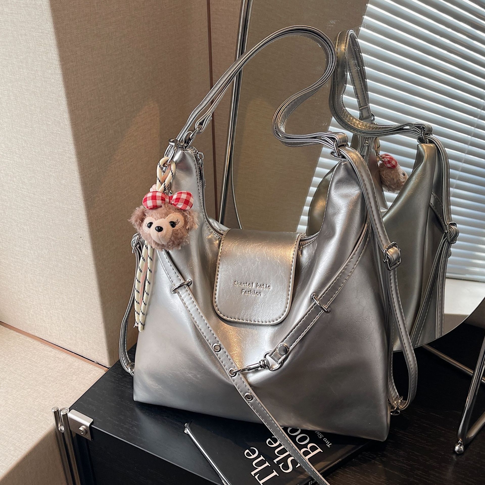 designer Large Capacity Backpack for Women 2025 New Fashion Commuter Bag Versatile Shoulder Tote Bag Multi-use Underarm Women's Bag