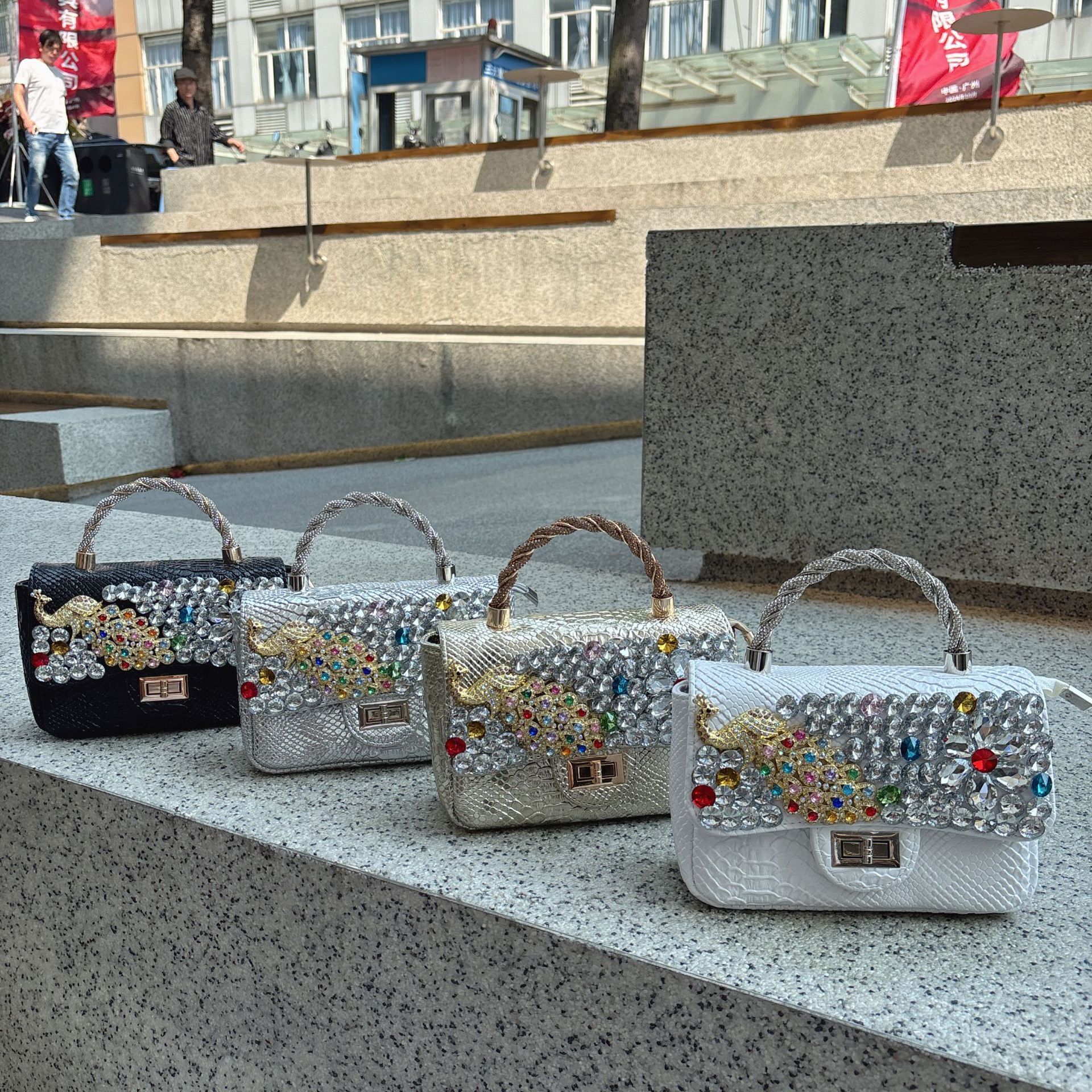 New Style Style Snake Pattern Diamond Bag Single Shoulder Crossbody Bag Crystal Hot Mom Bag Flower Sequin Chain Bag Rhinestone Bag New Free Delivery D