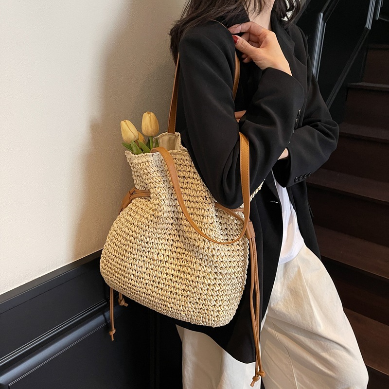 designer Casual Large Capacity Single Shoulder Straw Bag New Drawstring Handheld Straw Bag Woven Bag Vacation Beach Bag Versatile Women's Bag