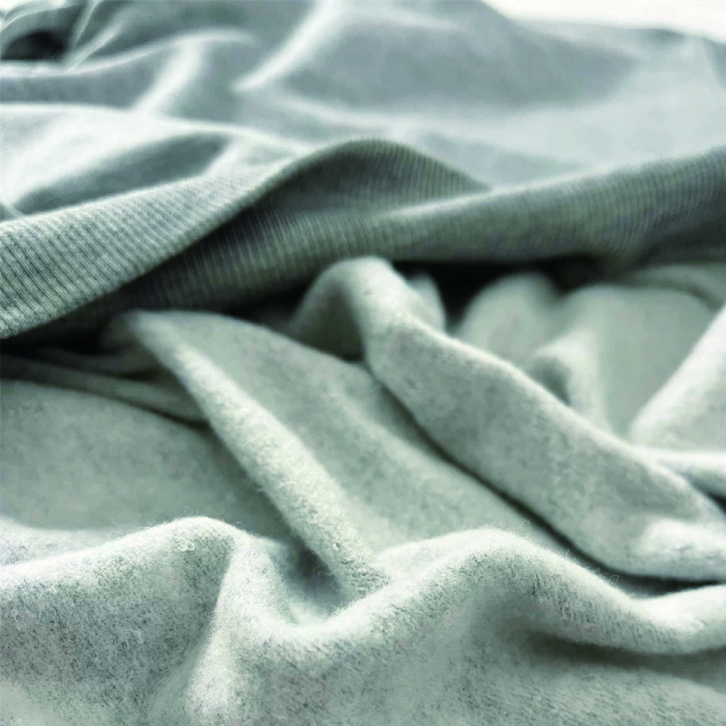 Fashionable Womens Loose-Fit Pullover Sweatshirt Simple & Comfortable Pure Color Model