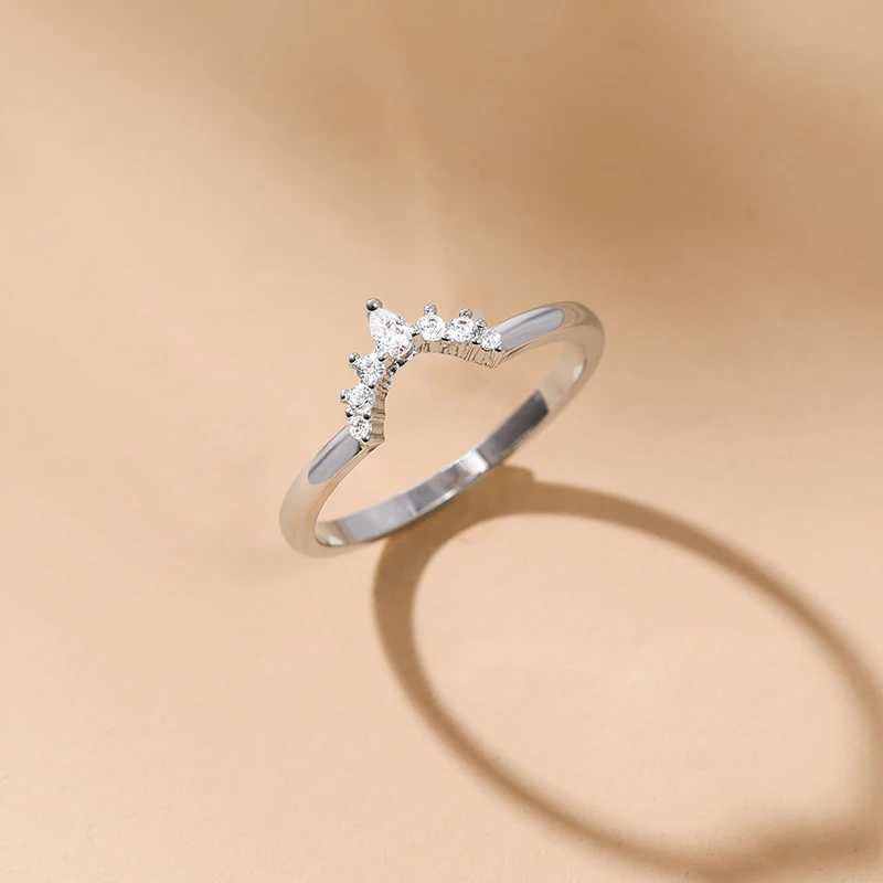 Trumium V Shaped Women Ring Crown Couple Rings Engagement Wedding Designer Copper Jewelry Anniversary Gifts Trendy Fashion W250606