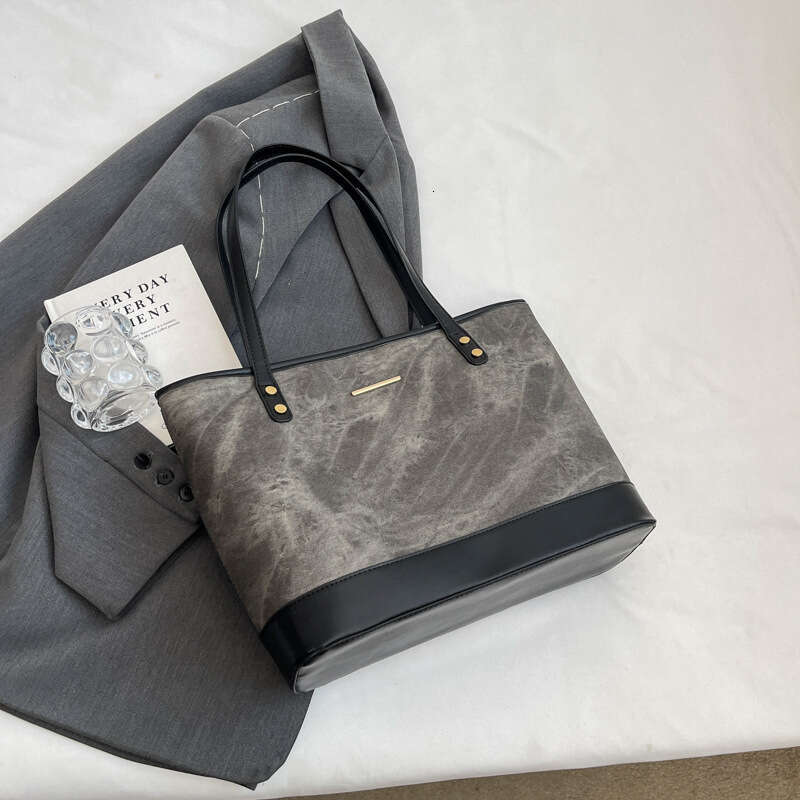 High-End for Women 2024 New Fashion Tote Large Capacity Commuter Versatile Handbag Shoulder Bag