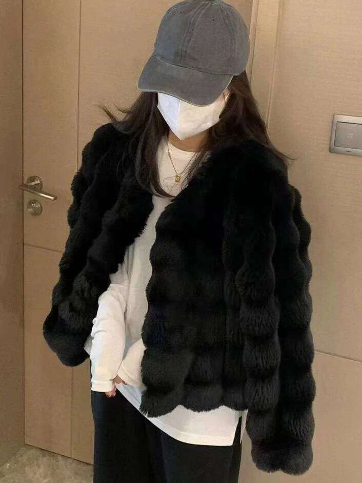 White Coat for Women Autumn Winter New Style Imitation Fur Plush Collarless Short Top Warm and Trend luanyun