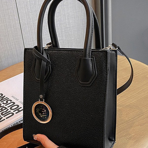Top brand high-quality new free delivery designer bag casual fashion single shoulder handbag crossbody light luxury high-end embossed new free deliver