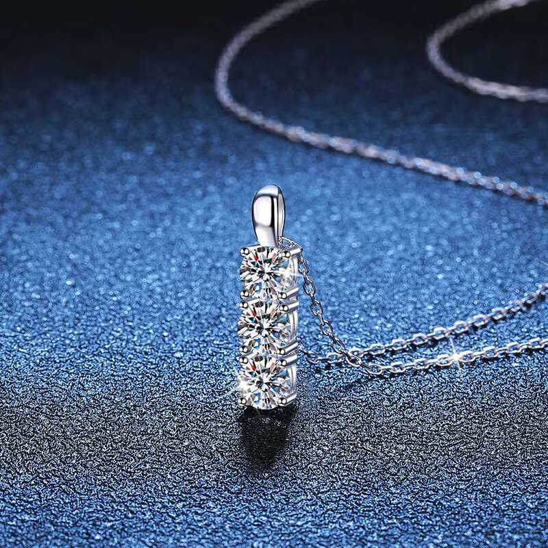 PYQ Light Luxury Fashion 925 Sterling Silver Pendant Mosang Diamond Necklace Three Stone 1.5 Ct Moissanite Necklace