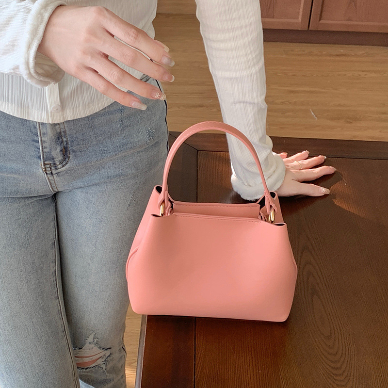 designer 2025 Summer New Niche Strawberry Pink Crossbody Bucket Bag Mini Handbag Korean Style Elegant High-end Small Bag