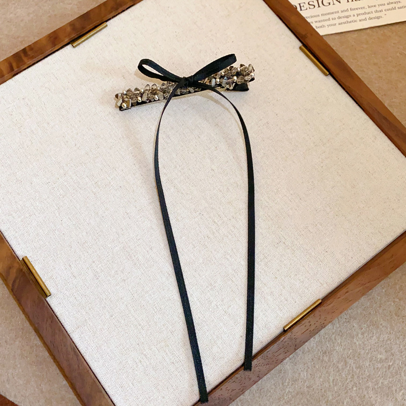 Exclusive Diamond Set Heart Pearl Bow Hair Clips Niche style Bang Clips with Luxury and Sophistication