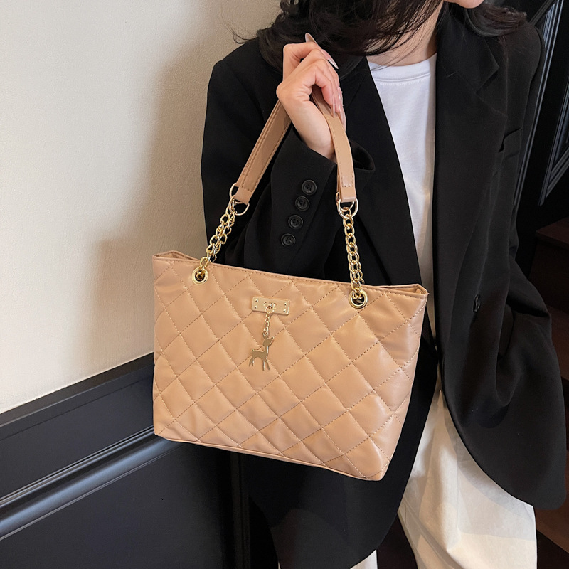 Top brand high-quality new free designer bag 2025 new Korean style quilted shoulder bag handbag embroidery chain bag simple new free designer bag
