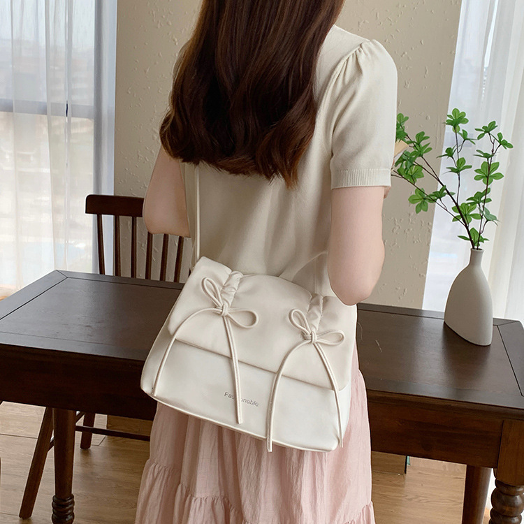 designer Sweet Bowknot Bag for Women 2025 New Trendy Shoulder Crossbody Bag for Girls Large Capacity Commuter Student Tote Bag