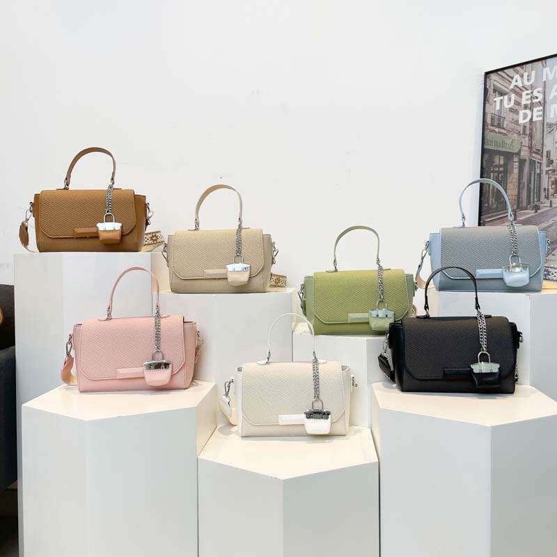 High-end Tote for Women 2025 New Niche Fashion Versatile Commuter Handbag Shoulder Crossbody Bag