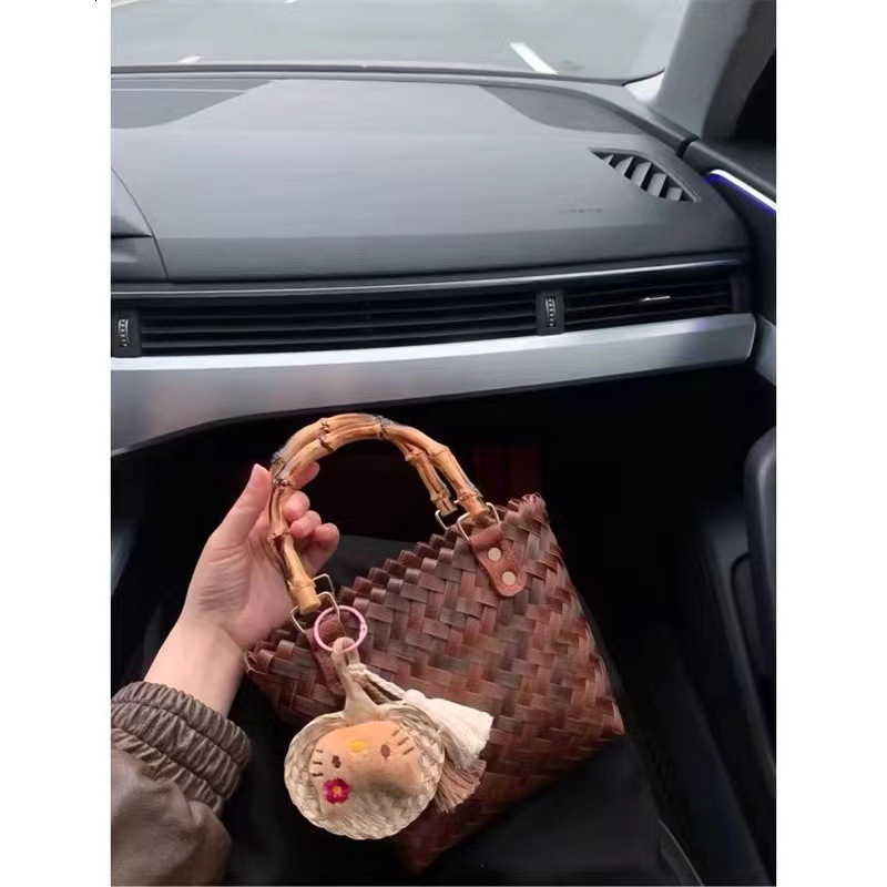 Top quality brand new free designer bag wholesale imitation rattan woven bag hand woven retro imitation bamboo handle handbag brand new free designer 