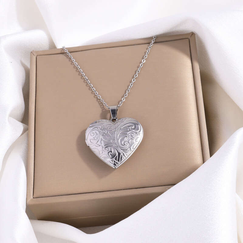 designer jewelry Stainless Heart-Shaped for Women Versatile High-End Fashion Engraved Photo Frame Box Couple Necklace Titanium Steel