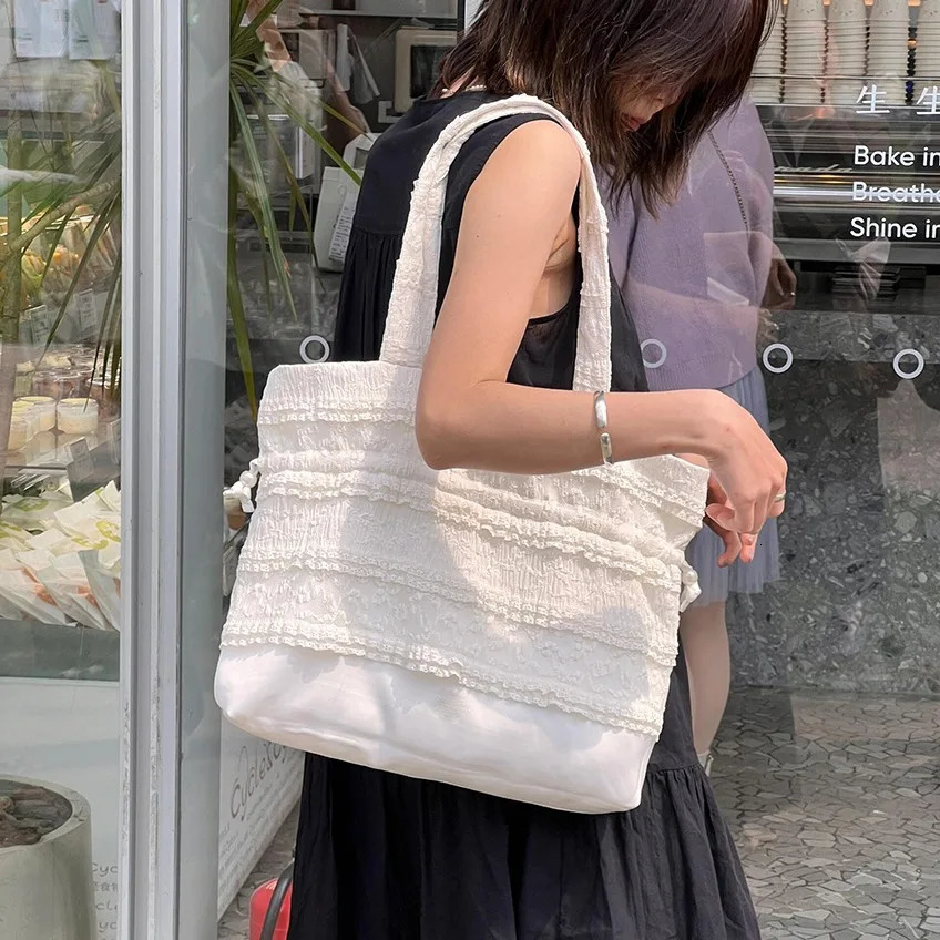 Lace Flowers Women Shoulder Bags Straw Crossbody for Summer Ladies Trend Sweet Handbags Big Totes 250605