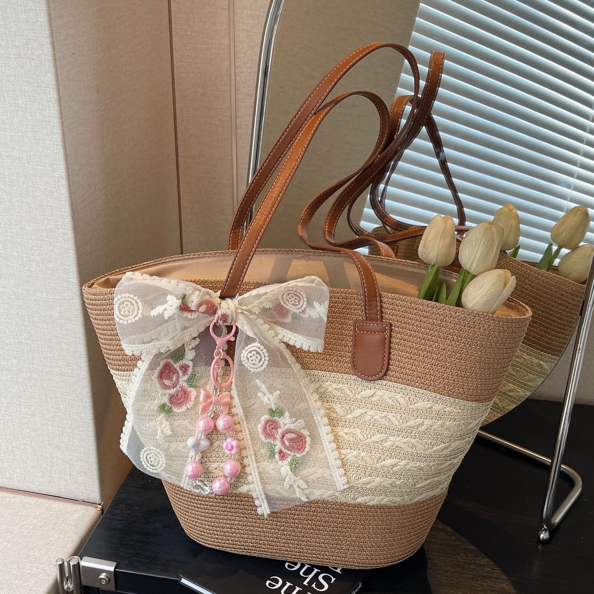 designer Straw Woven Bag for Women Large Capacity 2025 New Beach Vacation Woven Bag Hot Style Single Shoulder Tote Bucket Bag