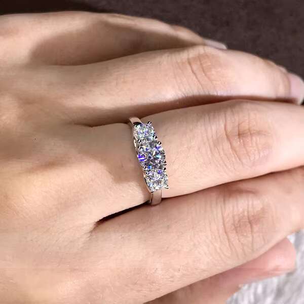 Roomy New Arrival 9K Soild White Gold Ring Three Stone Round Diamond Cut Moissanite Engagement Rings Jewelry