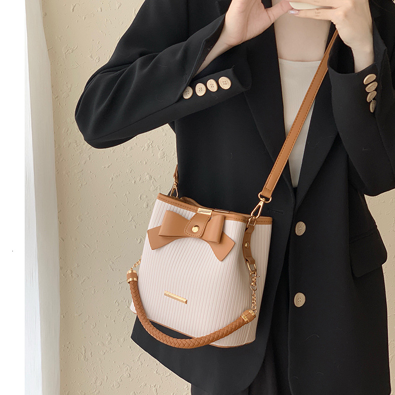 designer Niche Design Bowknot Bag for Women 2025 New Simple Handheld Bucket Bag Fashionable Textured Shoulder Crossbody Bag