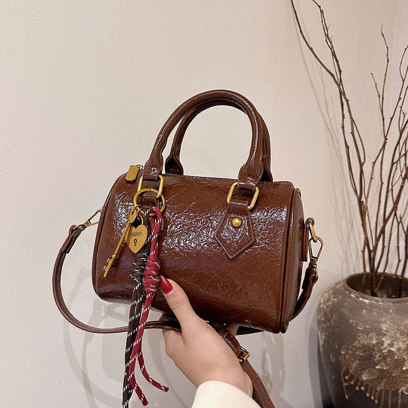 Oil Leather Crossbody for Women New Fashion Commuter Versatile Women's Niche Design Handbag Shoulder Bag