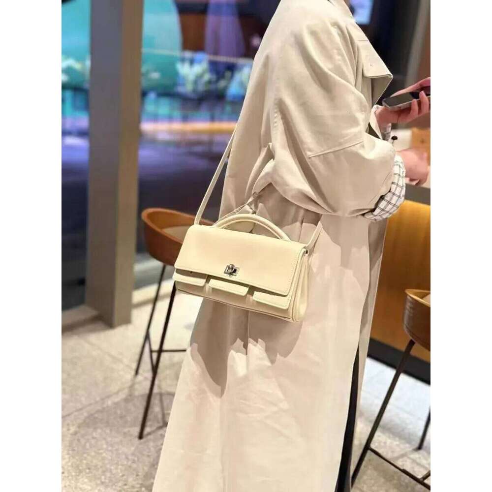 Free Custom First Letter Genuine Leather Women's Handbag With Long Straps for One Shoulder Slanting Fashion Dinner Bag