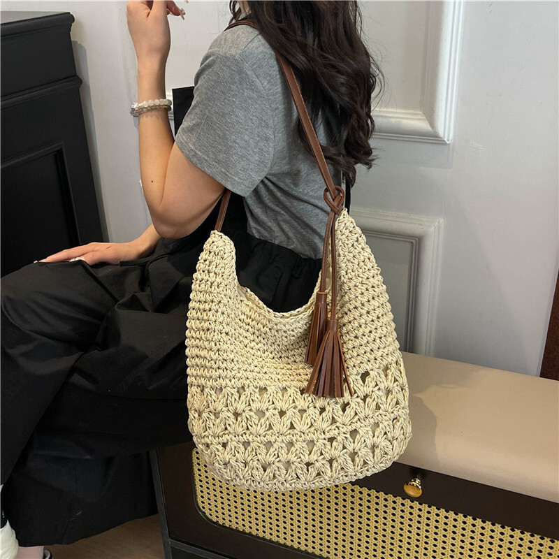 designer Casual Tassel Straw Bag 2025 New Niche Hollow Woven Bag Beach Vacation Style Shoulder Bag for Women