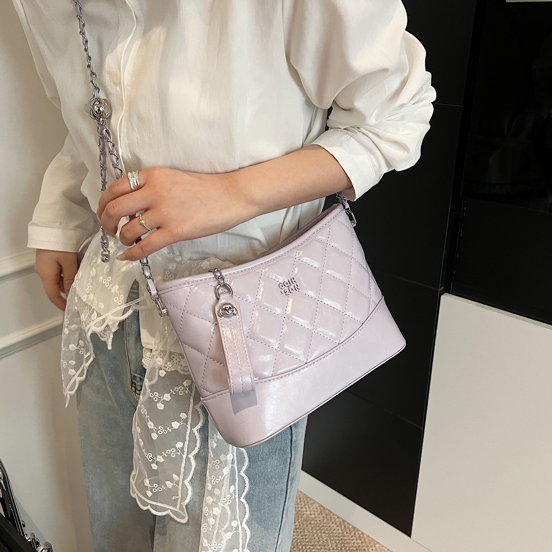 designer Large Capacity Bag for Women 2025 Spring Summer New Trend Quilted Chain Shoulder Crossbody Bag Versatile Simple Underarm Bag