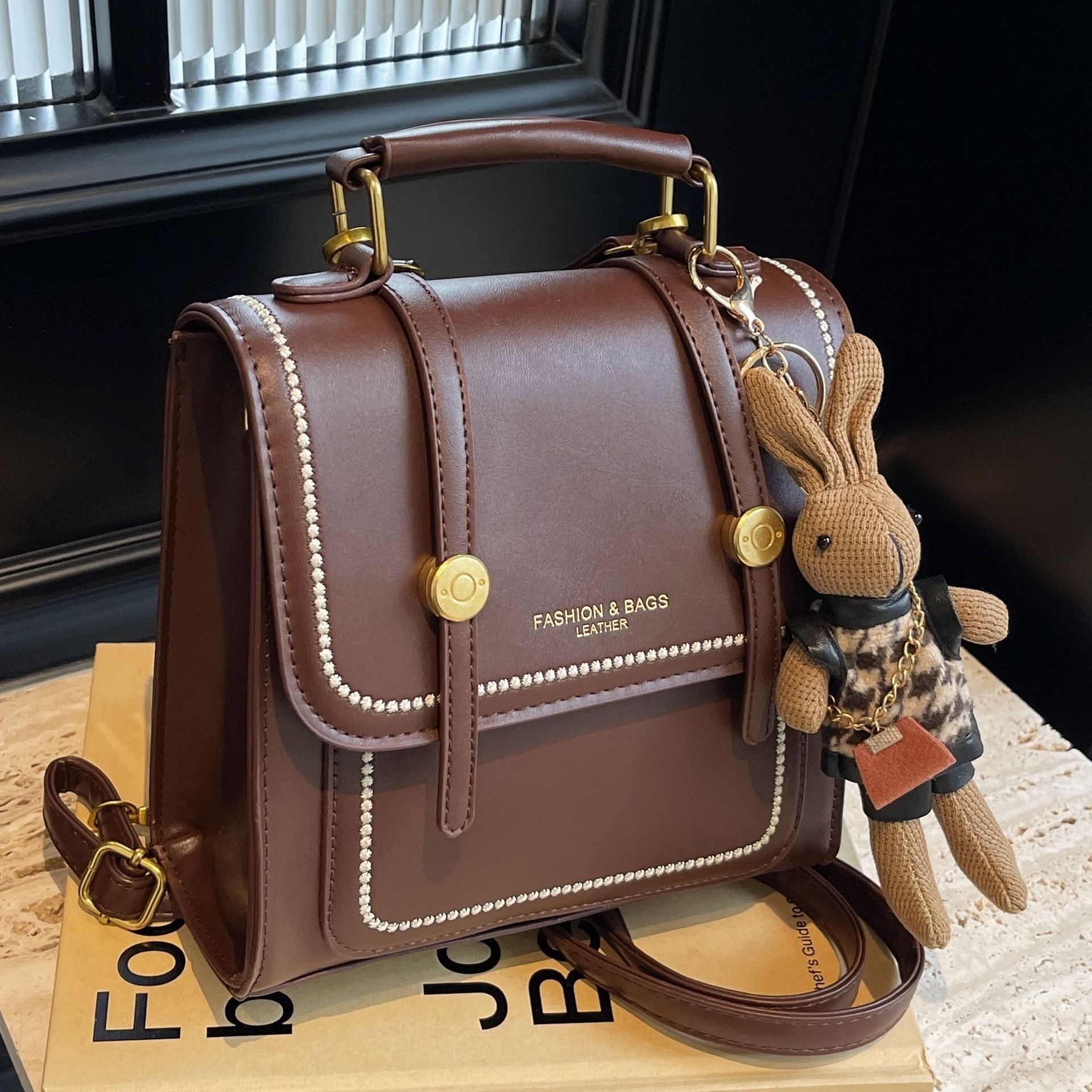 designer French Style Niche Retro Textured Handbag for Women New Student Class Backpack 2025 Spring Crossbody Bag