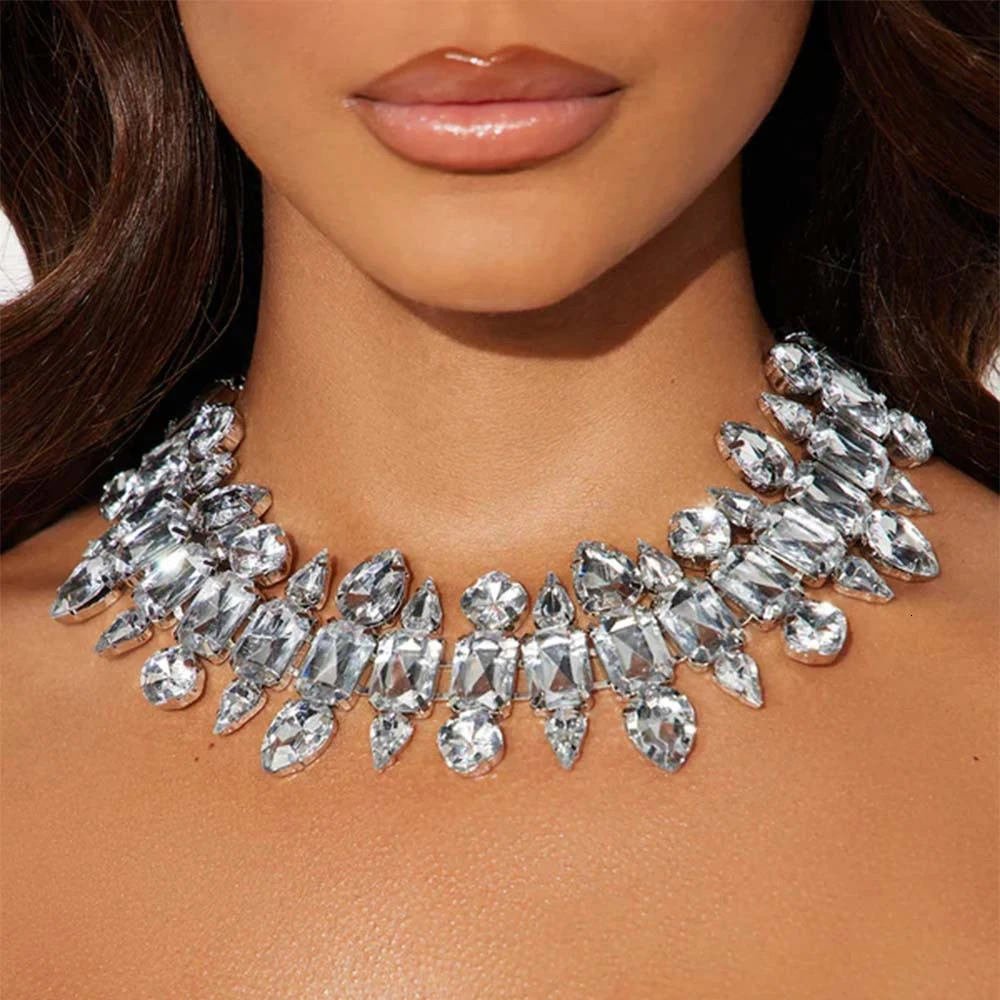 Stonefans Red Crystal Exaggerated Choker Necklace Drag Queen Accessories Fashion Geometric Rhinestone Collar Choker for Women 250606