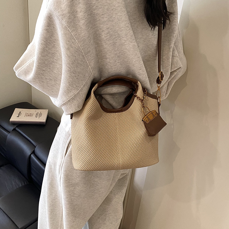 designer Vintage Niche Handbag for Women 2025 New Trend High-end Commuter Large Capacity Shoulder Crossbody Bag Mother Bag