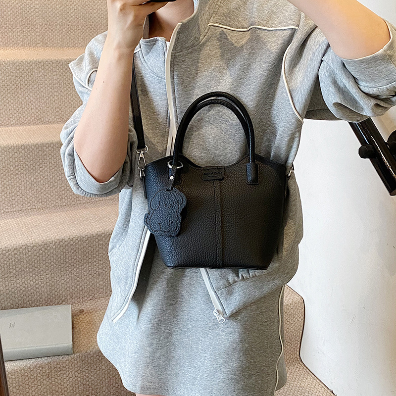 designer Niche Handheld Basket Bag for Women 2025 New Fashion Bucket Bag Simple Versatile Handheld Shoulder Crossbod