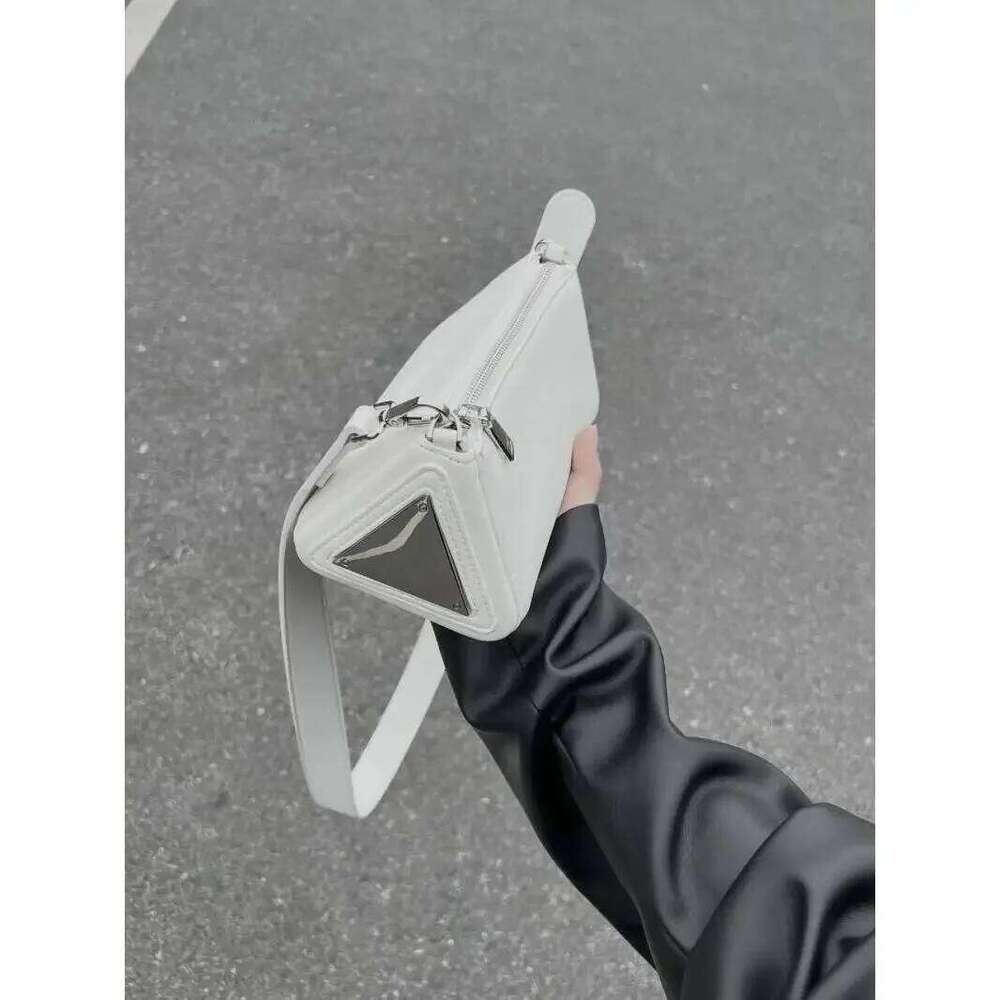 Women Chains PU Fashion New Triangle Casual Purses And Handbags Crossbody Shoulder Bag Euro-America Style