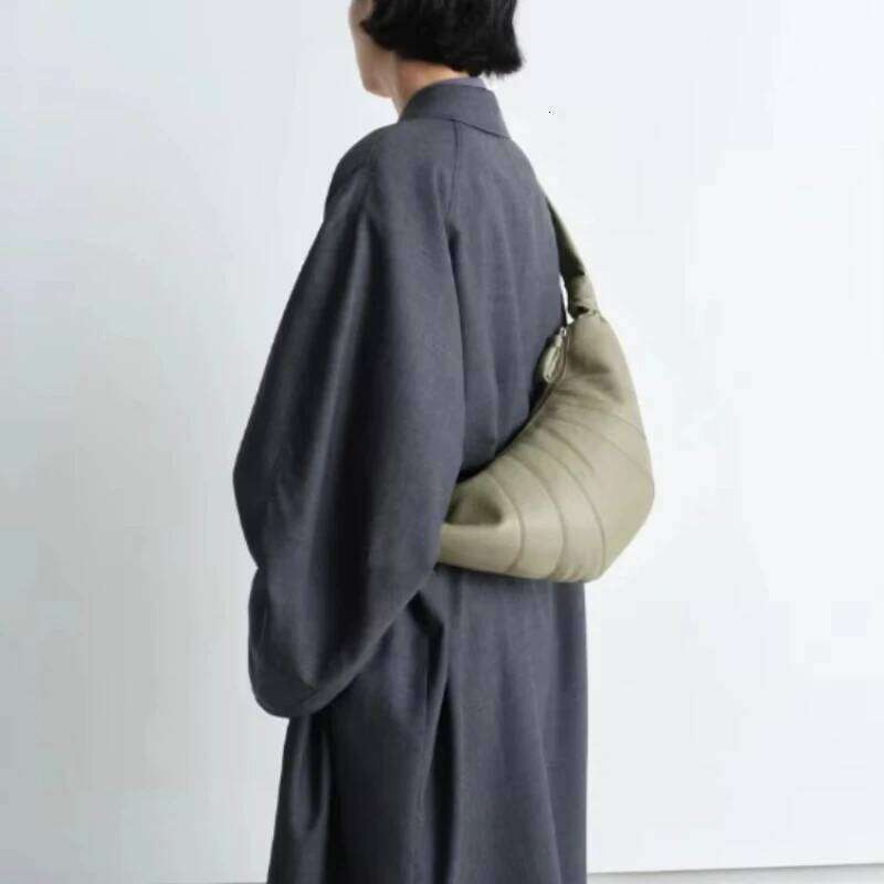 LE Grain Top Layer Cowhide Croissant Women's Single Shoulder Retro Dumpling Brand Niche Messenger Bag