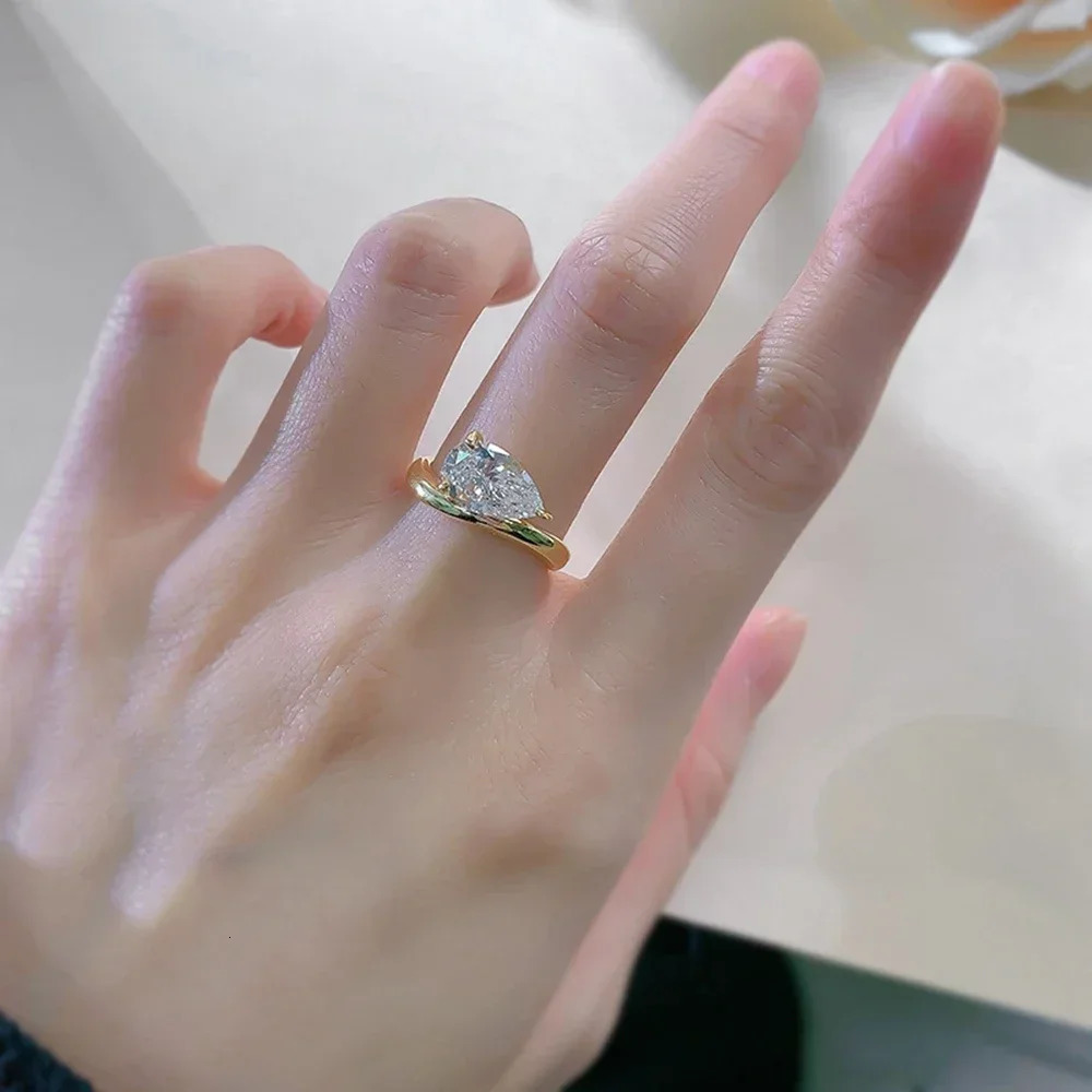 Pear Cut 925 Sterling Silver 7*11MM 2ct Lab Sapphire Diamond Solitaire Ring for Woman Gold Plated Wedding Party Fine Jewelry 250604