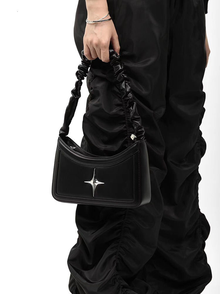 designer High-end Vintage French Style Niche Pleated Underarm Bag Women's Star Shoulder Baguette Bag Trendy Black Bag This Year