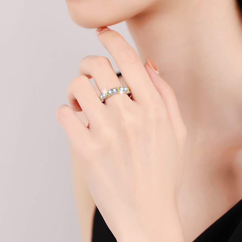 Elegant Moissanite Women's Ring in S925 Sterling Silver, Gold-Plated, Unique Stackable Design, Perfect for Engagements and Special Occasions, Cro