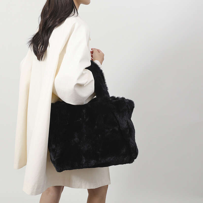 Large Capacity Winter New Plush Fashion Trend Simple Furry Handbag Casual Versatile Textured Tote Bag