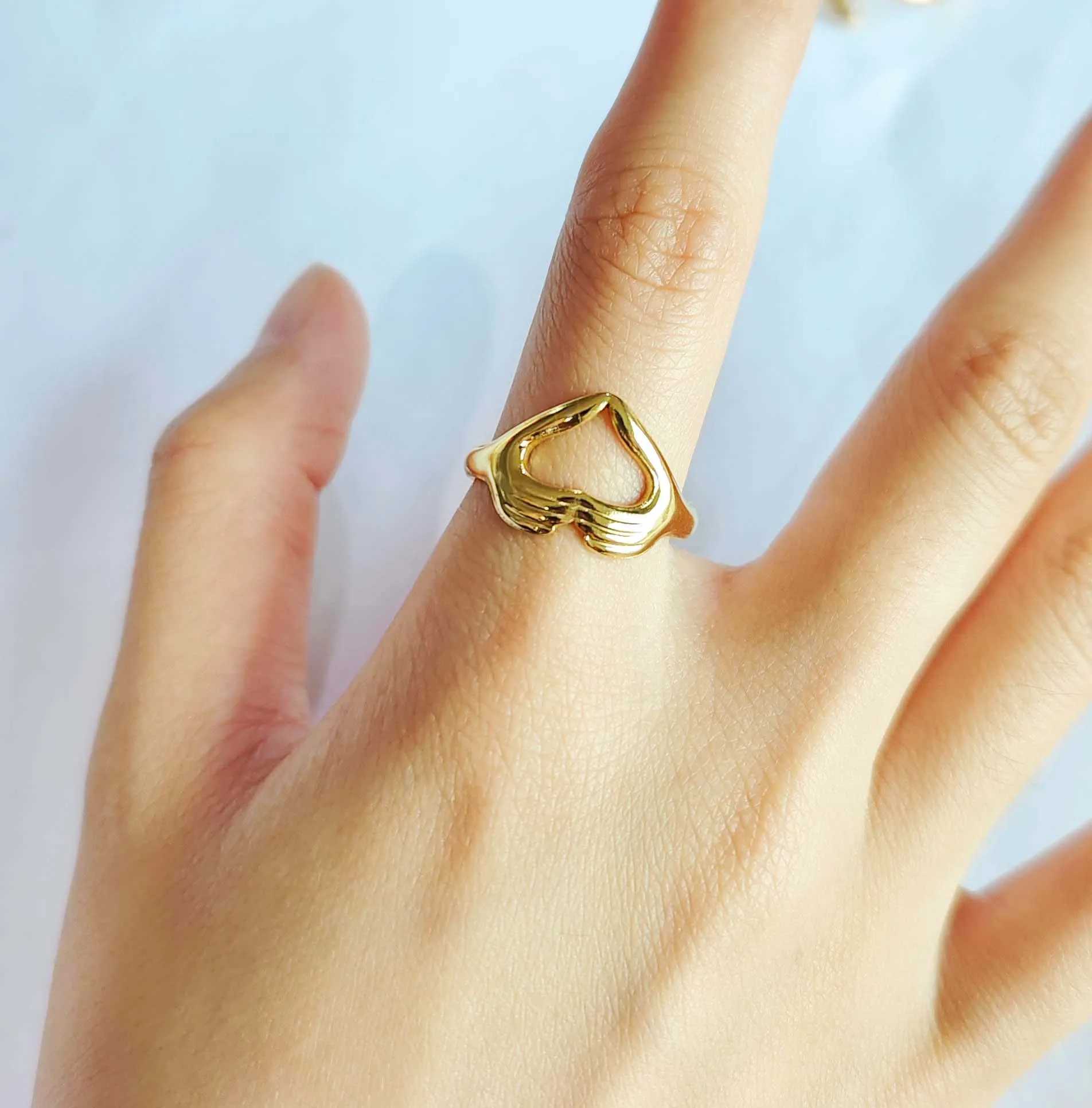 Stainless steel ins style ring love hug couples open adjustable index finger ring fashion Joker advanced sense suit. W250606