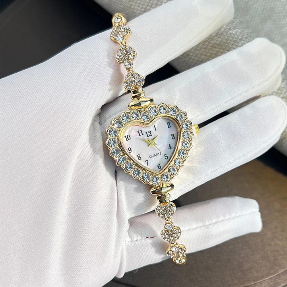Fashion Heart-shaped Ribbon-Strap Diamond-Studded Flower Watch for Women with Adjustable Bracelet 250606